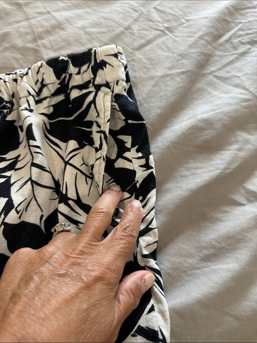 Michael Kors Black & White Floral Leaf Bermuda Shorts - Picture 4 of 7